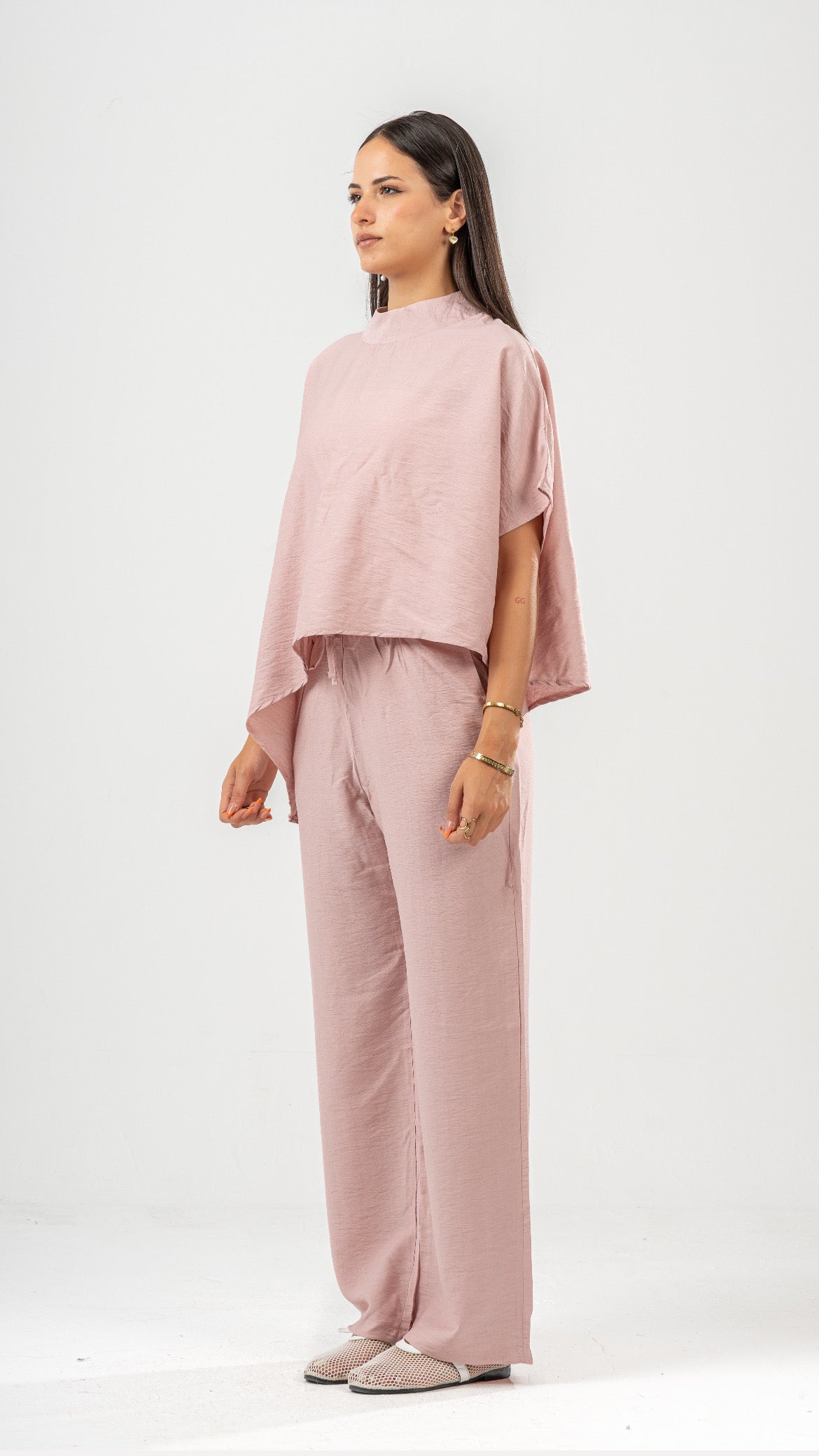 Asymmetrical set