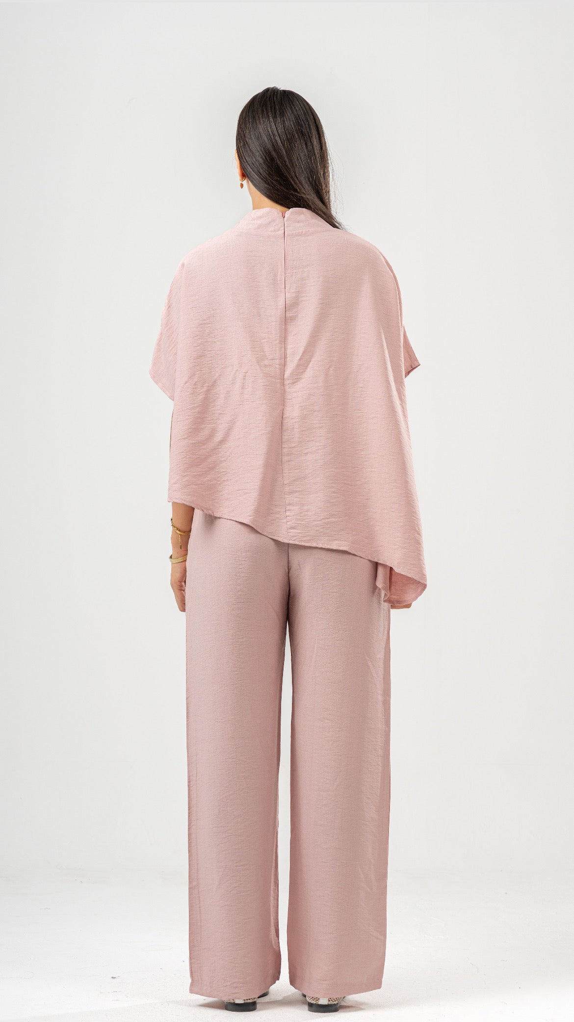 Asymmetrical set
